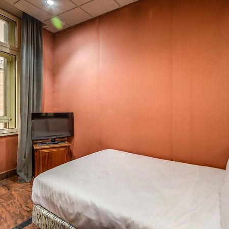 Castro Pretorio Easy Rooms Rome Exterior photo